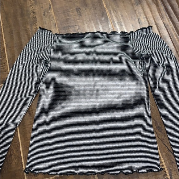 Black & white striped stretchy top - Picture 2 of 3